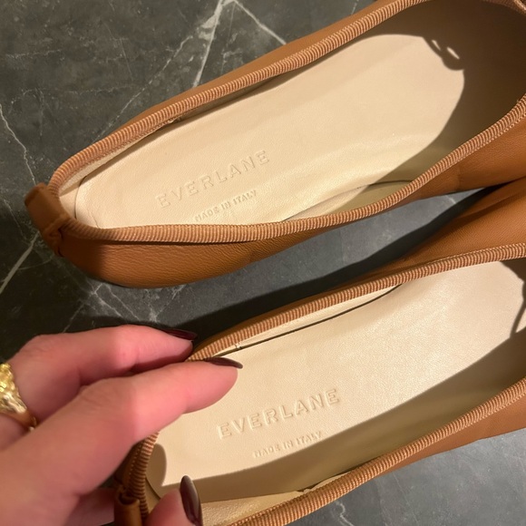 EVERLANE The Italian Leather Day Ballet Flat
NWOB size 7.5 - Picture 9 of 9